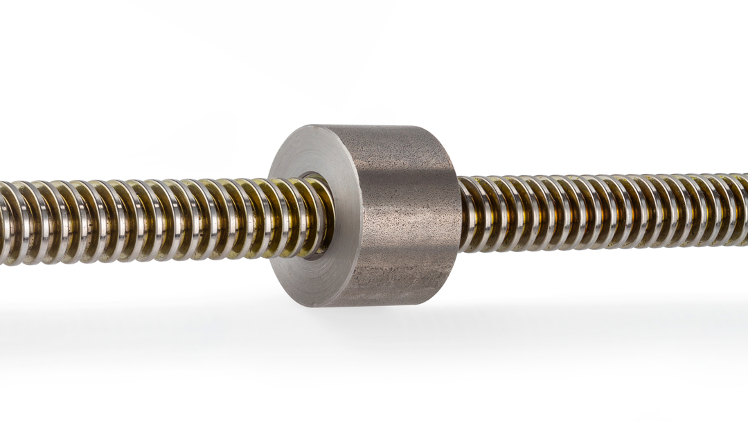 Гайка на винте